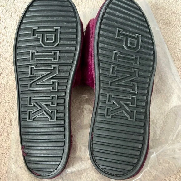 SOLD NWT Victoria Secret PINK slippers - Picture 3 of 3